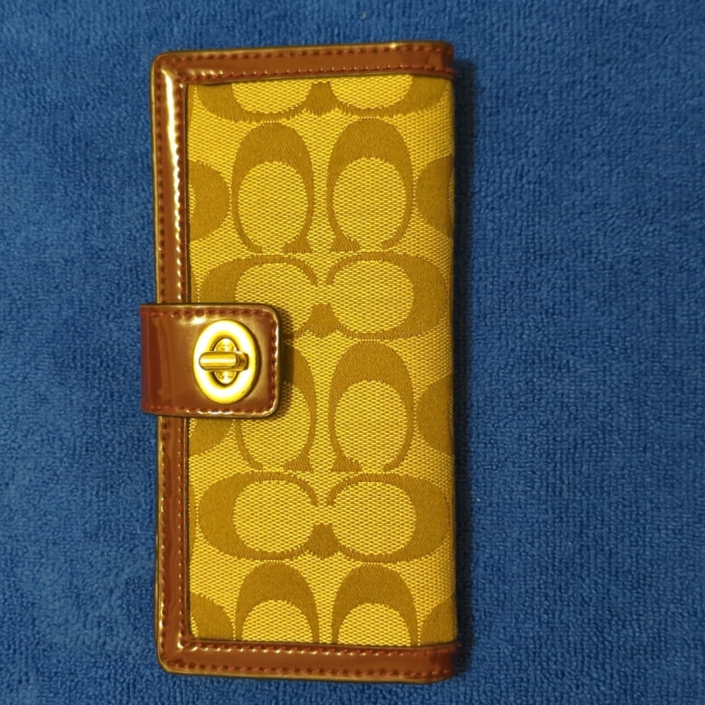 Coach medium wallet brown and burgundy